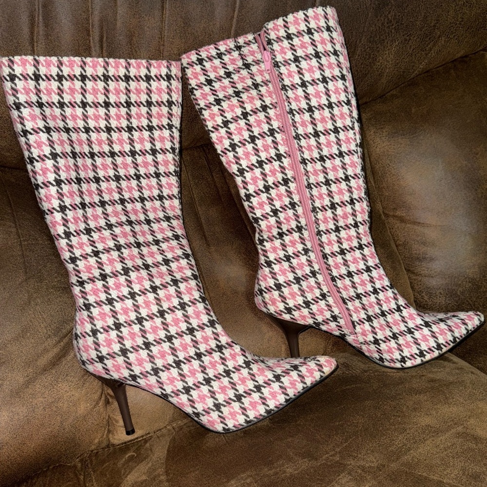 Stylish Pink Houndstooth Knee-High Boots WILD ROSE 🌹